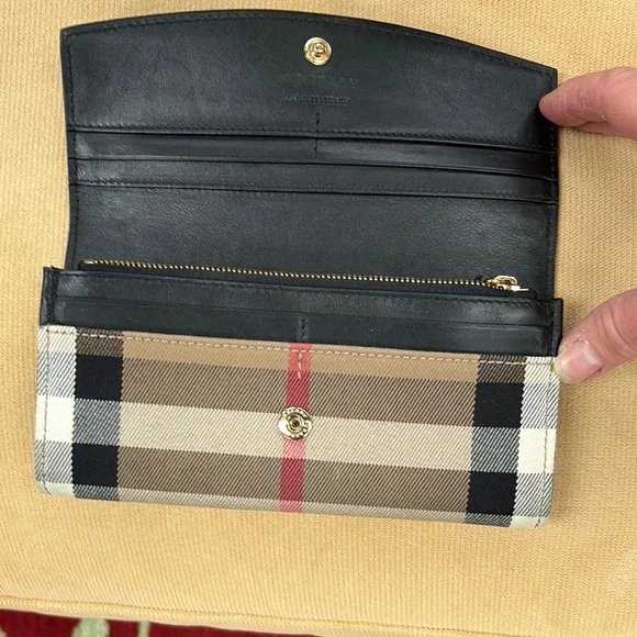 Burberry Bag and Wallet Set - Picture 3 of 16